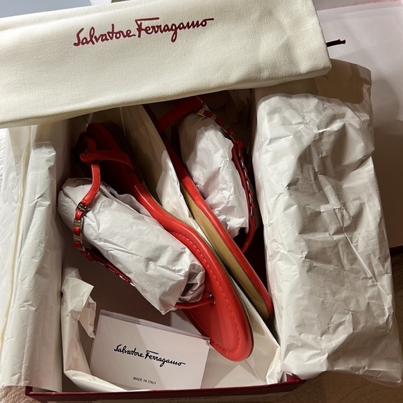 Salvatore Ferragamo Tahiti Napa Sprint sandals. NIOB 9 - Picture 2 of 10